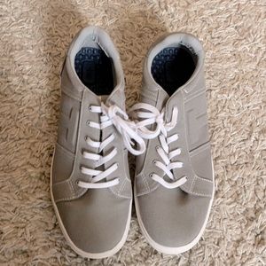 Toms Leandro Canvas Sneaker Size 1 Nwt 